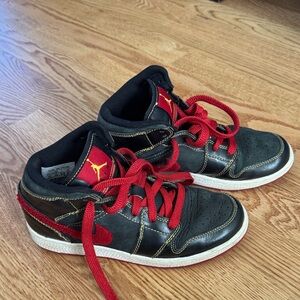 Nike Air Jordan 1 Retro Phat Premier Maize Kids Black and Red Sneakers